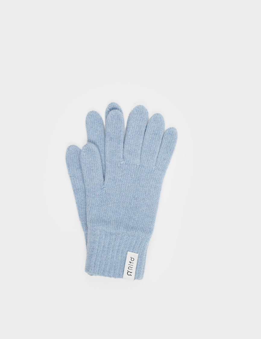 Blaue Strickhandschuhe auf weißem Hintergrund