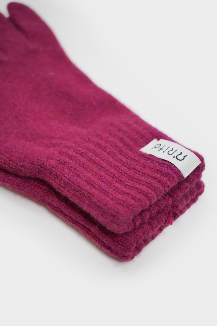 Violette Handschuhe mit weißem Etikett