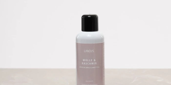 Spezialwaschmittel-Wolle-Kaschmir_240ml_700x1050-Kopie.jpg