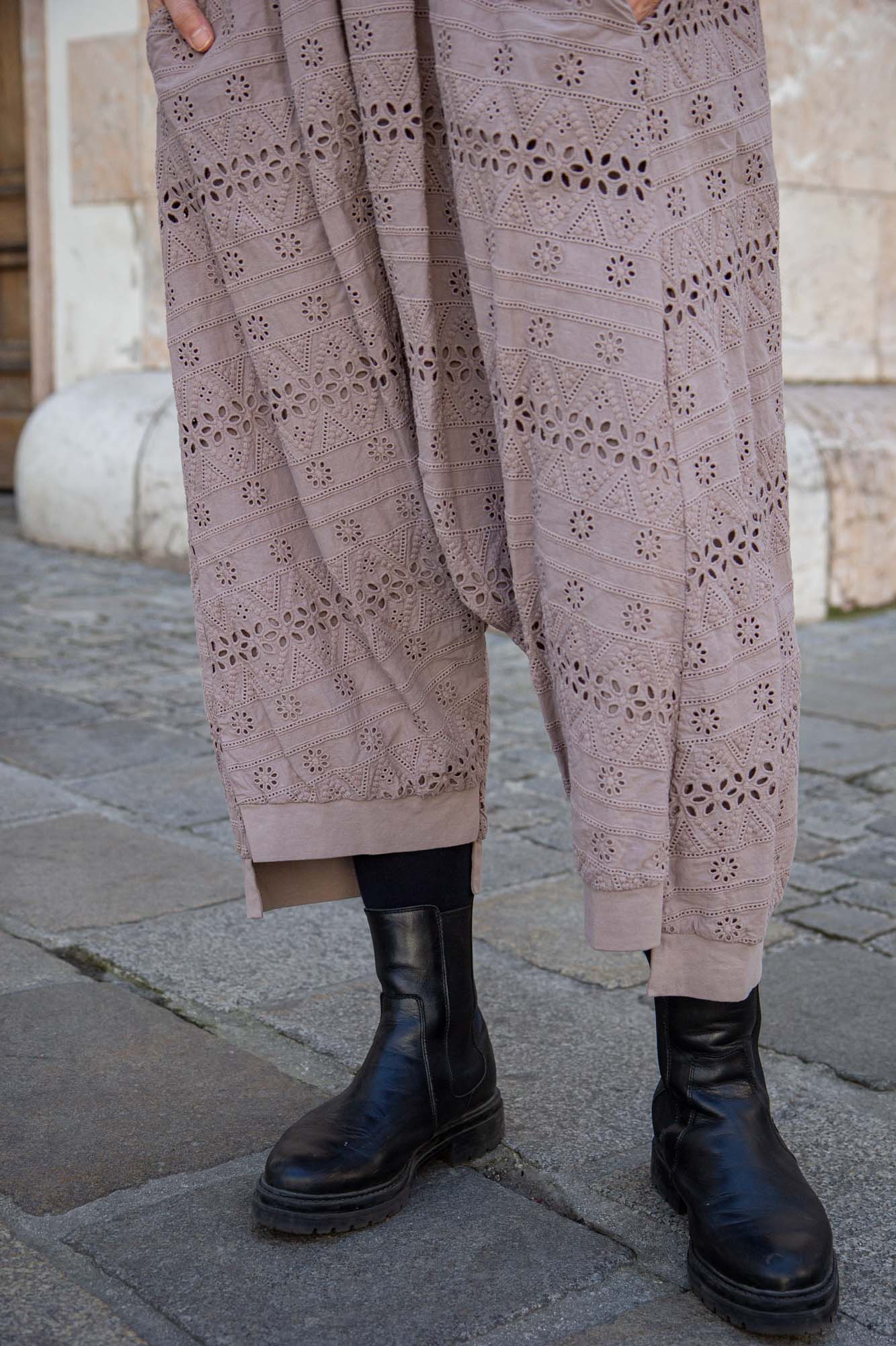 BOHOWERK, Hose aus Broderie Anglaise