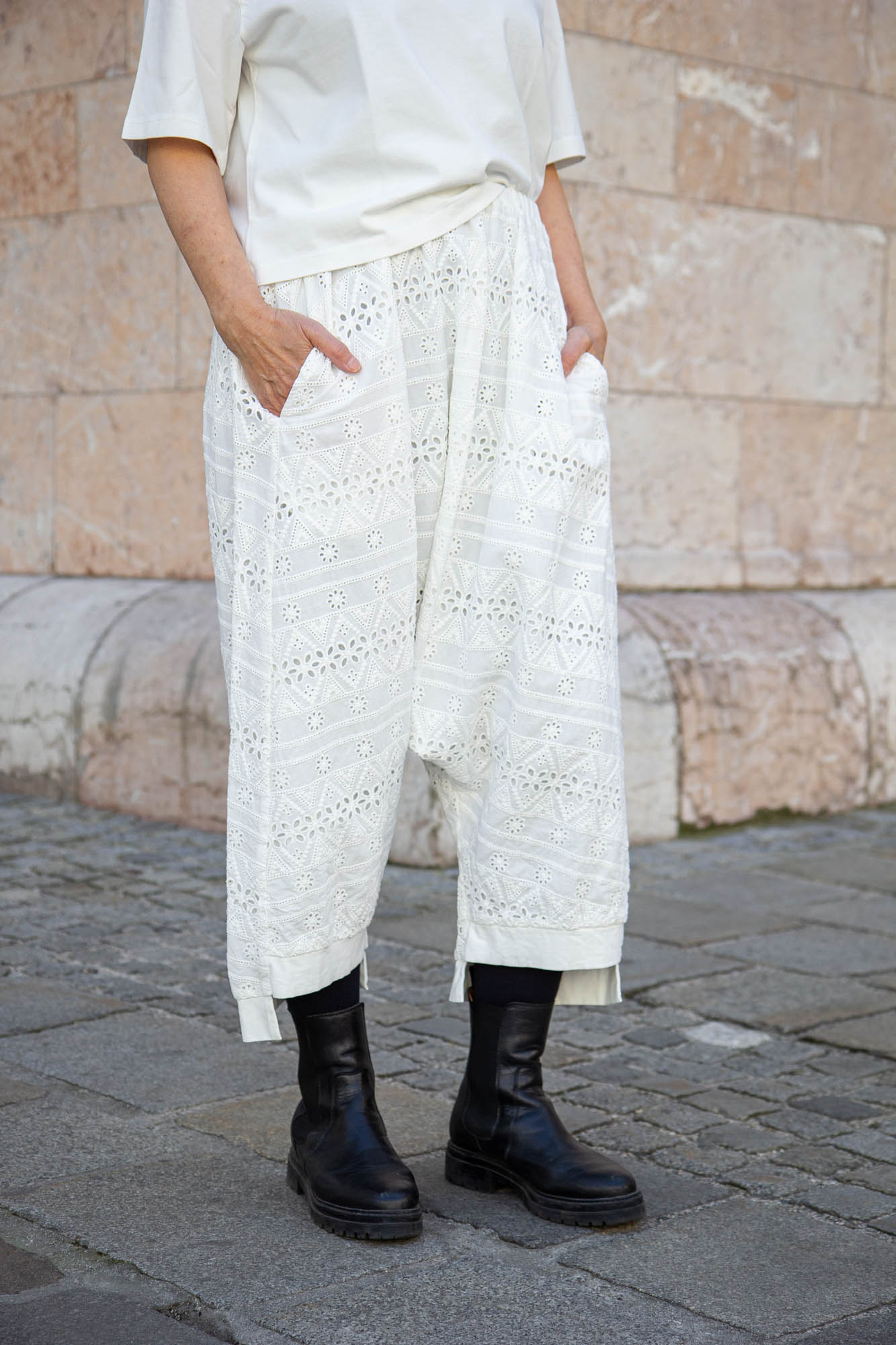 BOHOWERK, Hose aus Broderie Anglaise