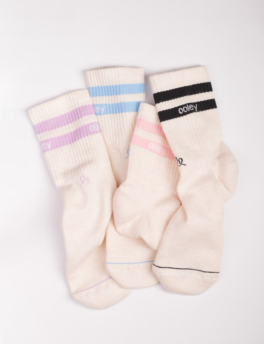 Drei Paar gestreifte Socken in Pastelltönen