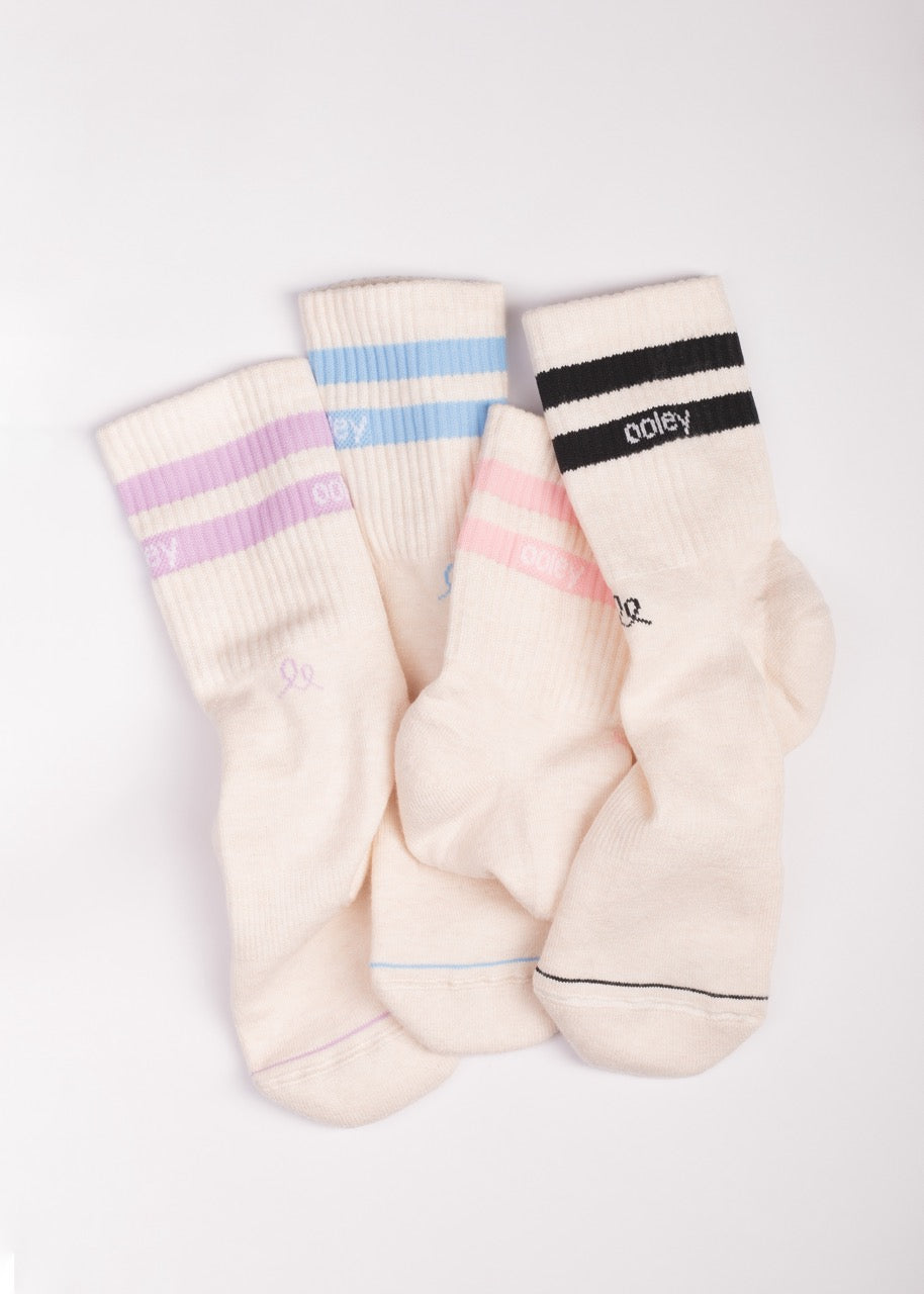 Drei Paar gestreifte Socken in Pastelltönen