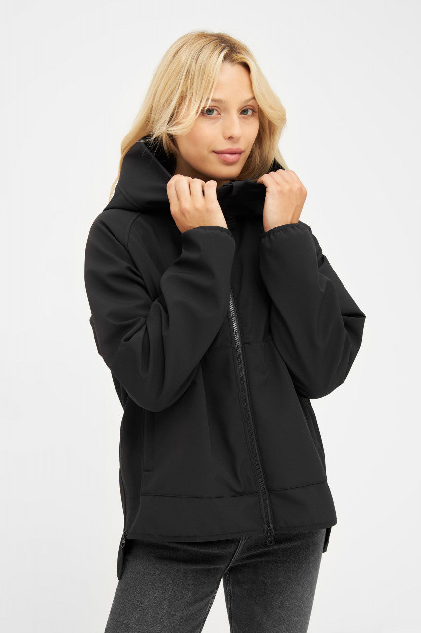 peutby-black-damen-softshelljacke-schwarz-nachhaltig