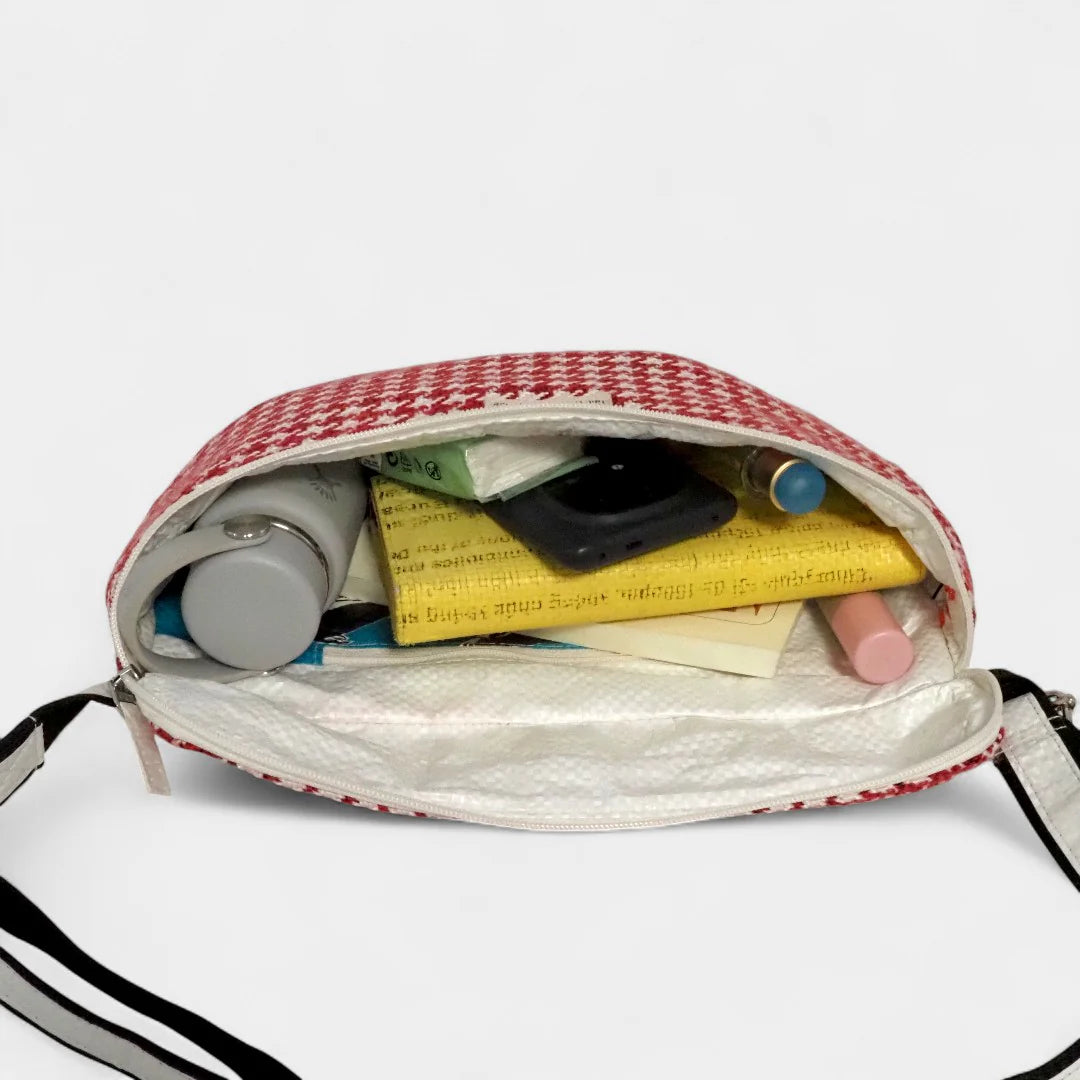 refished-tasche-bum-bag-xl-tweed-rot-weiss-befuellt-Photoroom_jpg.webp