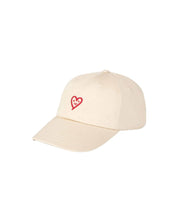 Beige Baseballkappe mit rotem Herz